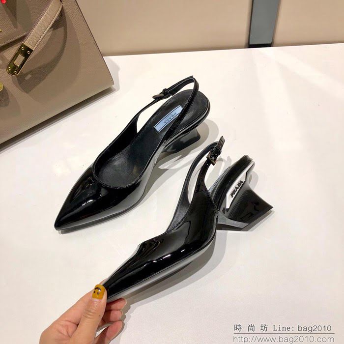 PRADA普拉達 2019早春新款 尖頭女涼鞋 牛皮面 綿羊皮內裏墊腳 中跟單鞋  ljl1471